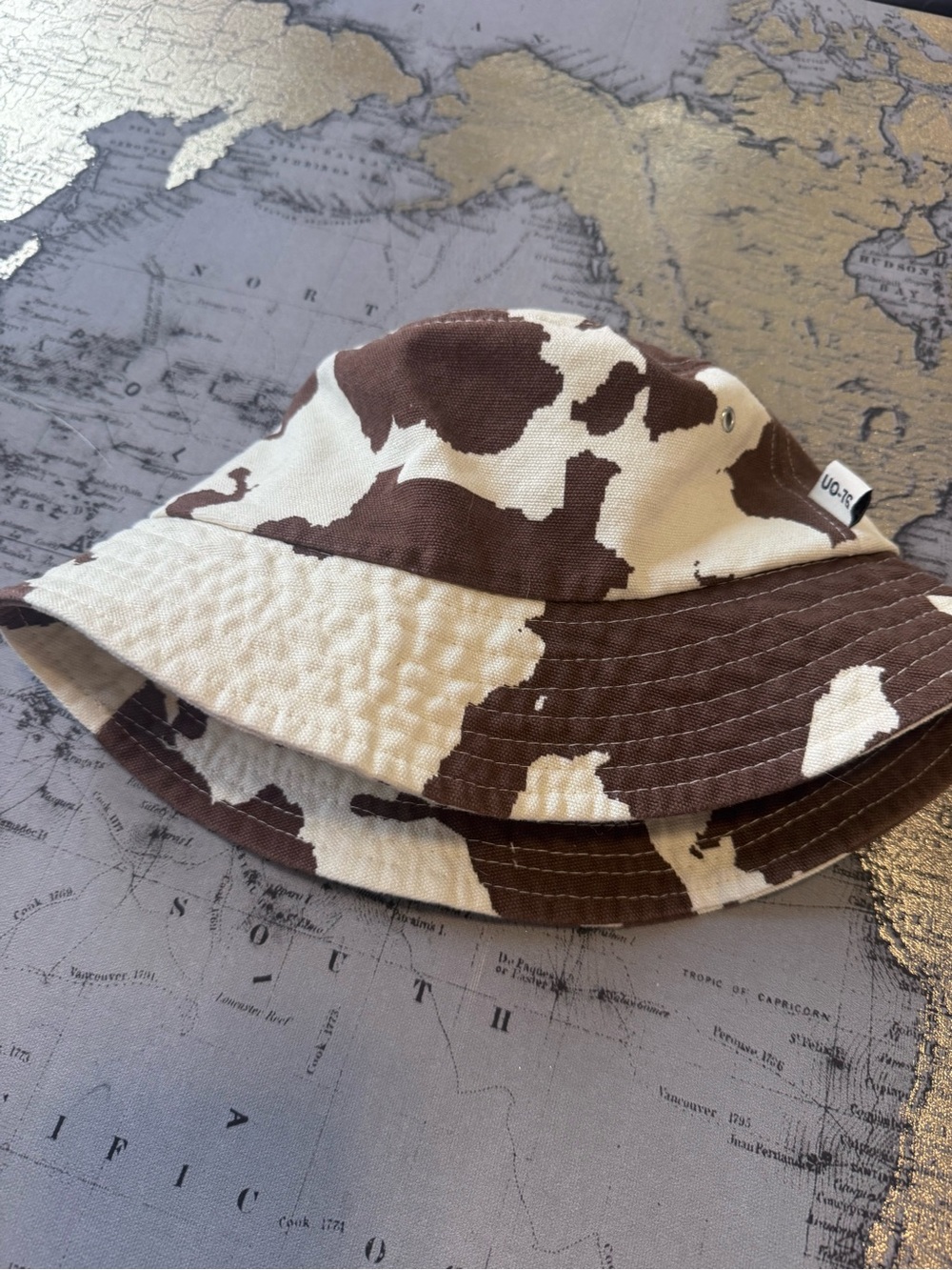 urban outfitters Y2K Bucket Hat Brown Animal Print Cow. 100% Cotton